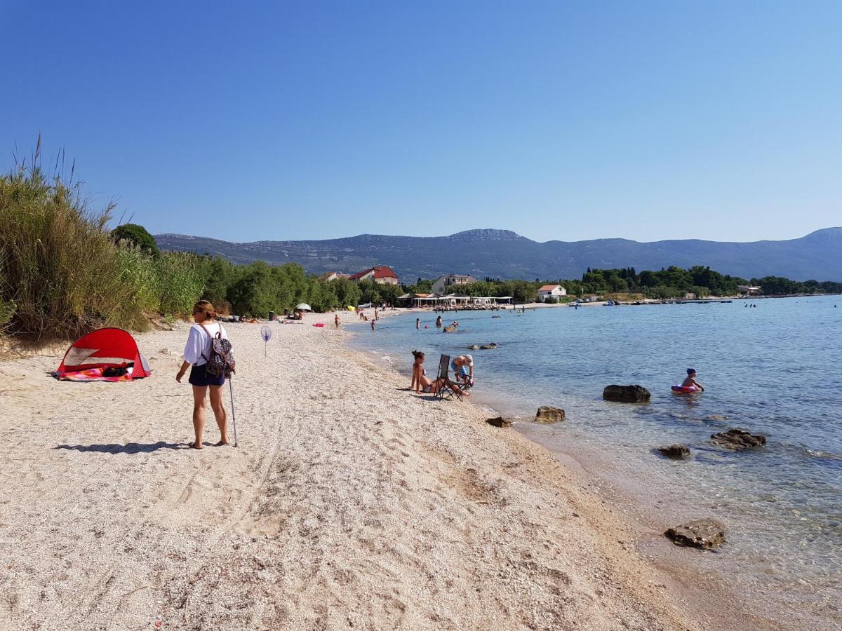 Villa Fides With Private Pool, Garden And Sea View Kaštel Novi المظهر الخارجي الصورة