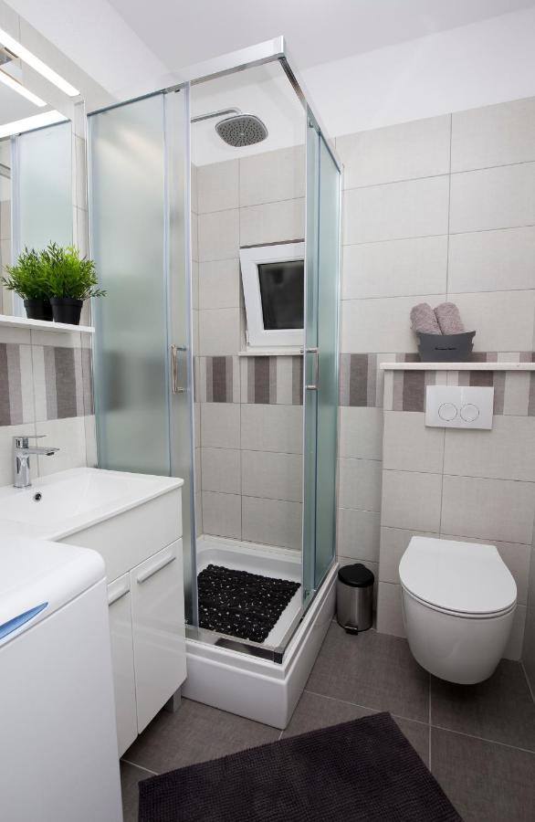 Villa Fides With Private Pool, Garden And Sea View Kaštel Novi المظهر الخارجي الصورة