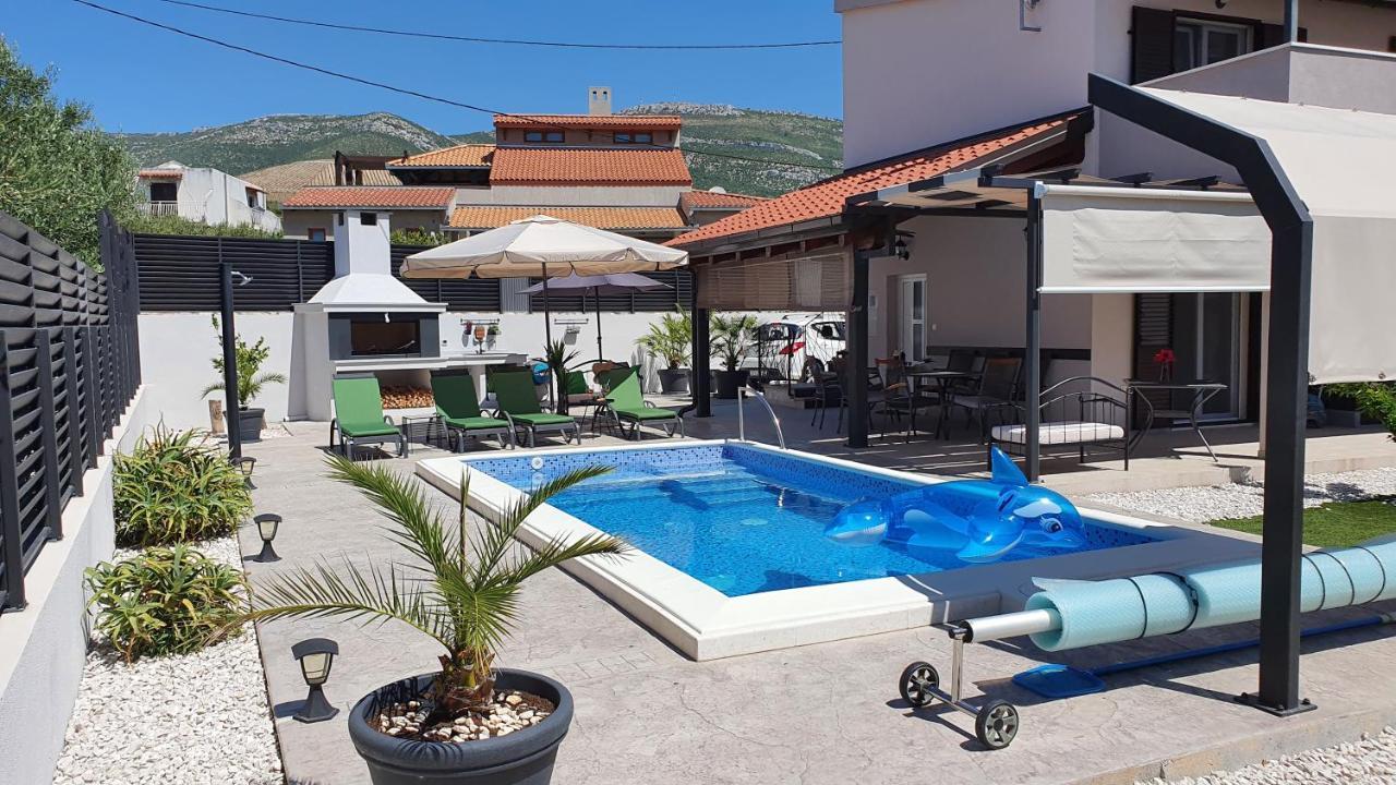 Villa Fides With Private Pool, Garden And Sea View Kaštel Novi المظهر الخارجي الصورة