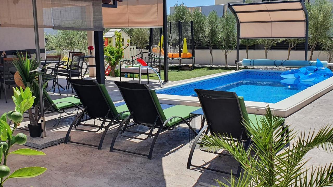 Villa Fides With Private Pool, Garden And Sea View Kaštel Novi المظهر الخارجي الصورة