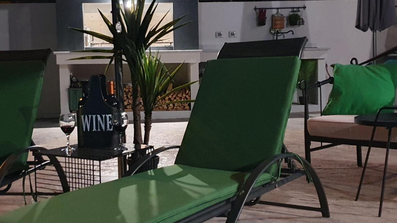 Villa Fides With Private Pool, Garden And Sea View Kaštel Novi المظهر الخارجي الصورة