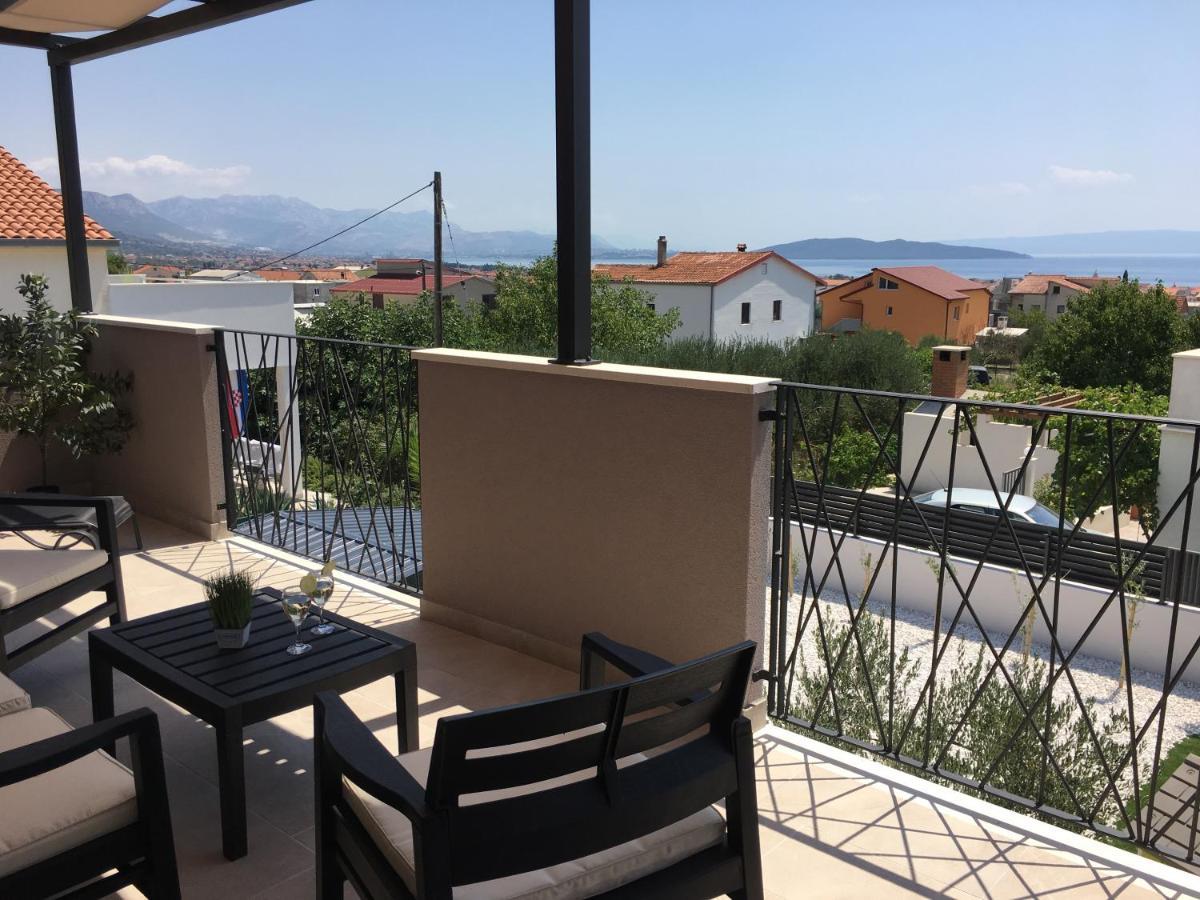 Villa Fides With Private Pool, Garden And Sea View Kaštel Novi المظهر الخارجي الصورة