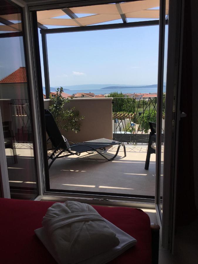 Villa Fides With Private Pool, Garden And Sea View Kaštel Novi المظهر الخارجي الصورة