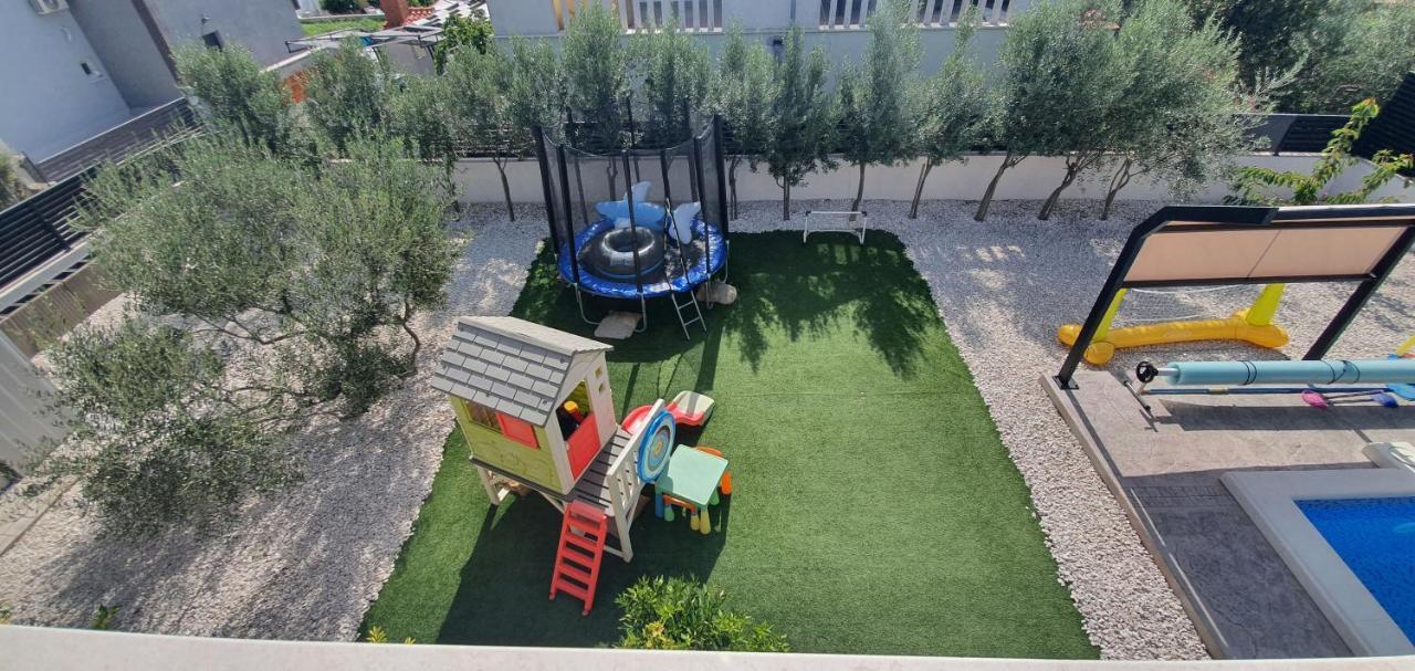 Villa Fides With Private Pool, Garden And Sea View Kaštel Novi المظهر الخارجي الصورة