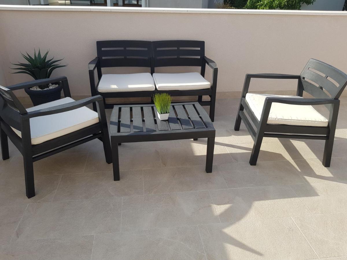 Villa Fides With Private Pool, Garden And Sea View Kaštel Novi المظهر الخارجي الصورة