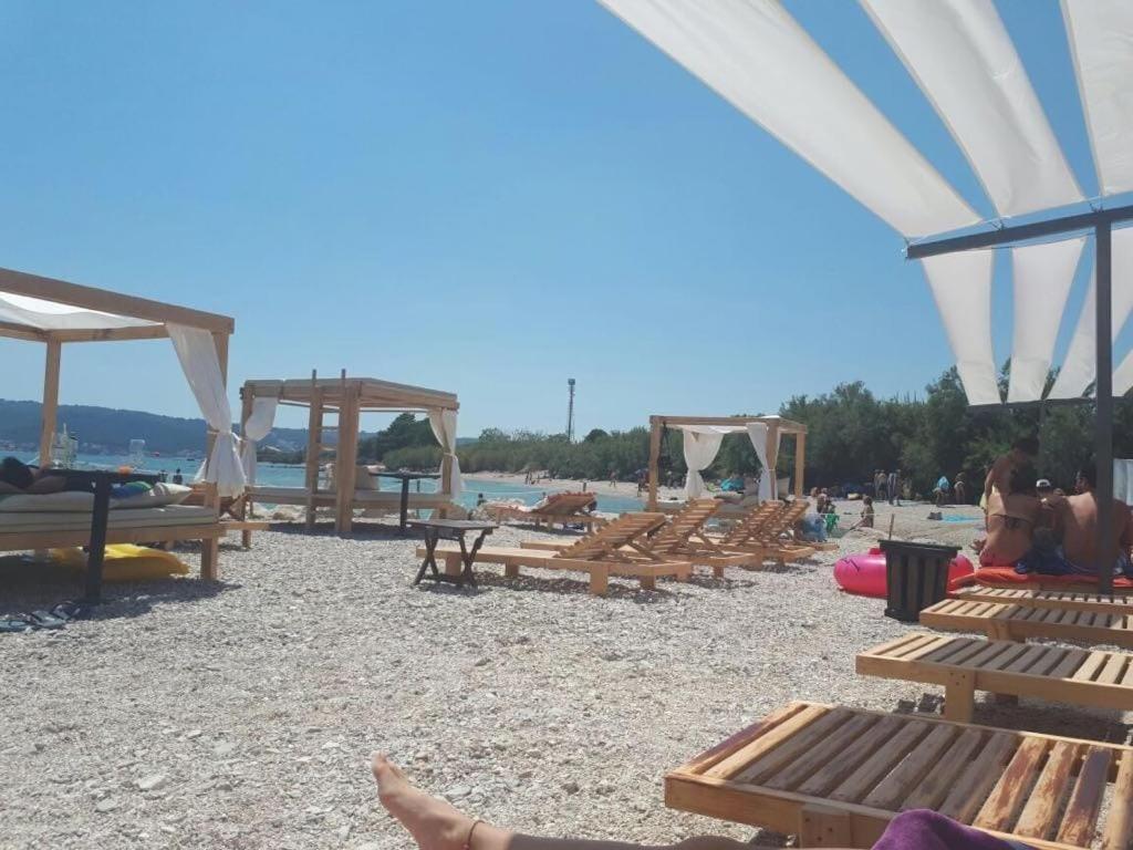 Villa Fides With Private Pool, Garden And Sea View Kaštel Novi المظهر الخارجي الصورة