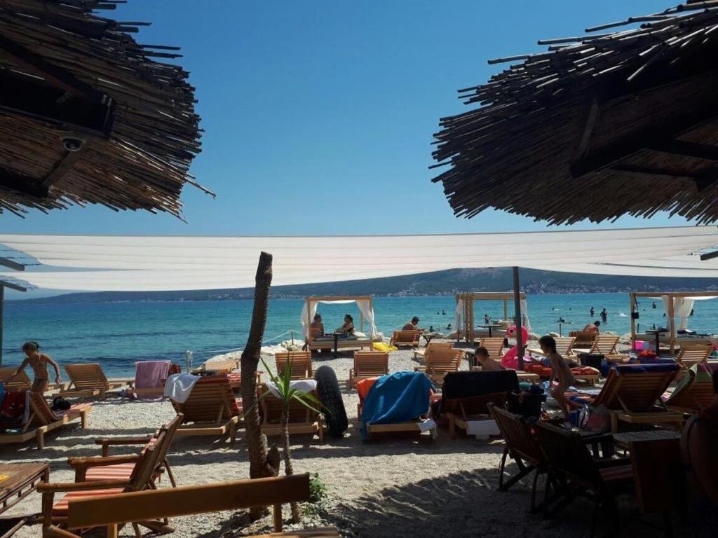 Villa Fides With Private Pool, Garden And Sea View Kaštel Novi المظهر الخارجي الصورة