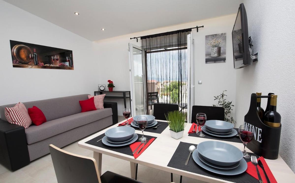 Villa Fides With Private Pool, Garden And Sea View Kaštel Novi المظهر الخارجي الصورة